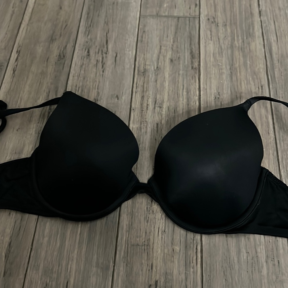 Pink Victoria’s Secret bra